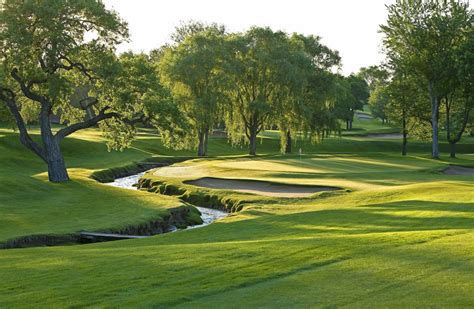 Golf lessons cherry hills village With natural amenities like the 71-mile High Line Canal waterway which affords wildlife exploration, Cherry Hills Village is popular among people who love the upscale outdoor lifestyle — and especially those who enjoy golf